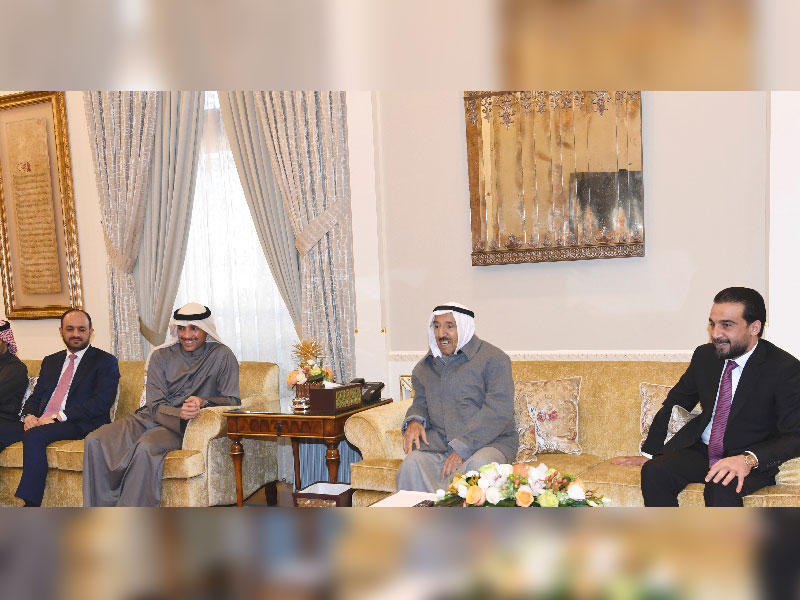 صاحب السمو ورئيس مجلس النواب العراقي أثناء مأدبة الغداء أمس