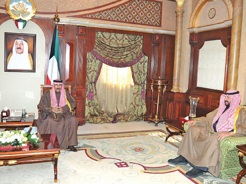 ولي العهد مستقبلاً محافظ العاصمة أمس