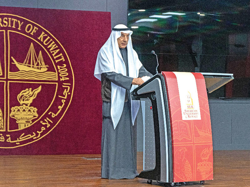 السفير السابق عبدالله بشارة متحدثا