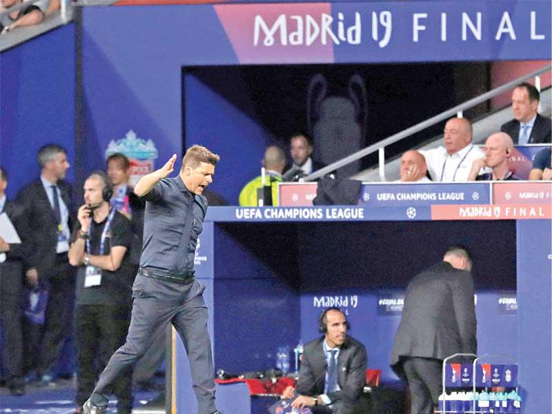 المدير الفني السابق لفريق توتنهام الإنكليزي لكرة القدم  ماوريسيو بوتشيتينو 