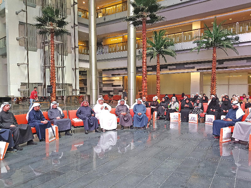  وزير التربية وزير التعليم العالي د. سعود الحربي خلال لقائه المعلمين أمس