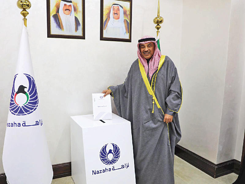  رئيس مجلس الوزراء سمو الشيخ صباح الخالد  خلال تحديث إقرار الذمة المالية أمس