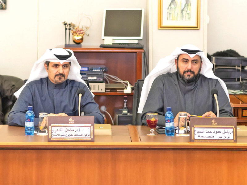 وزير الصحة في اجتماع «الصحية» أمس