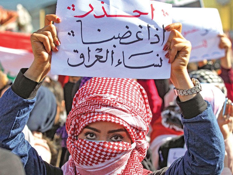 جانب من تظاهرة نسائية في ساحة التحرير وسط بغداد أمس t(أ ف ب)
