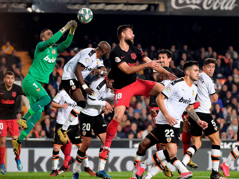 جانب من مباراة أتلتيكو مدريد وفالنسيا