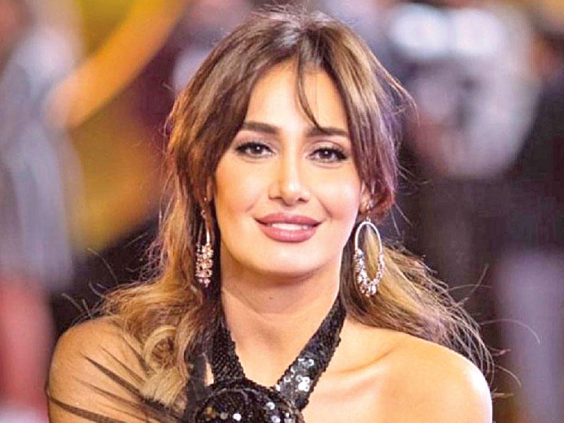 الفنانة حلا شيحة