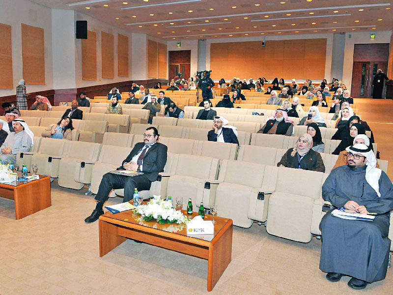 جانب من ورشة عمل بعنوان «النشر والتواصل العلمي»،