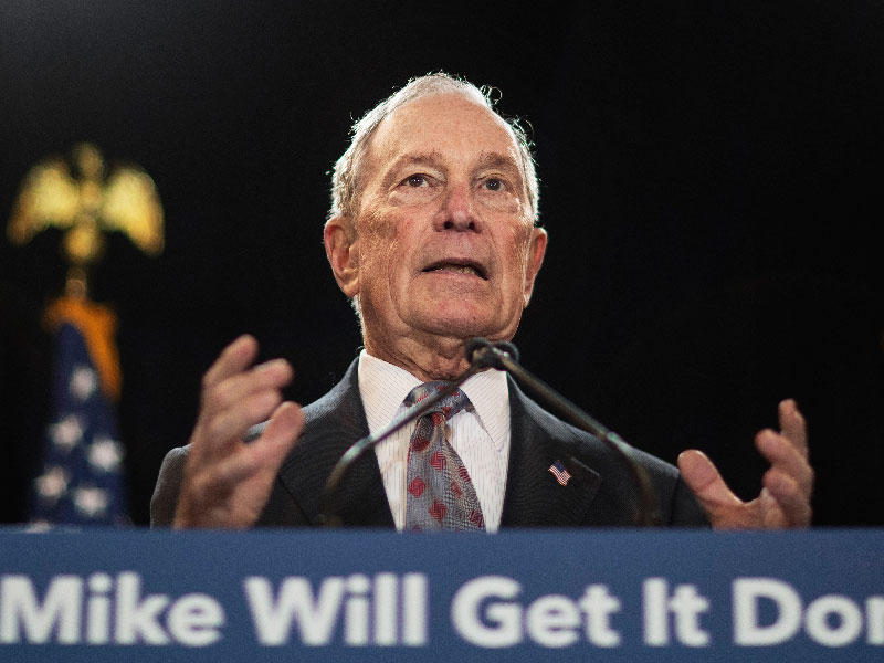 بلومبرغ وشعاره الانتخابي «مايك سينجز الأمر»