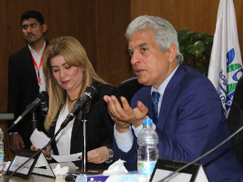 وائل الإبراشي في إحدى الندوات 