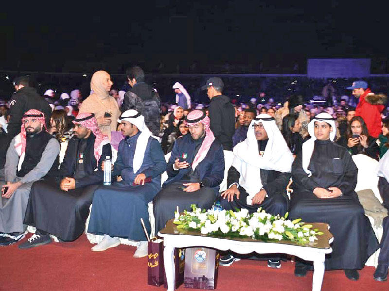 محافظ الأحمدي الشيخ فواز الخالد مع كبار الضيوف 