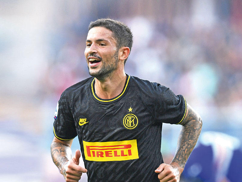 لاعب نادي إنتر ميلان الإيطالي ستيفانو سينسي