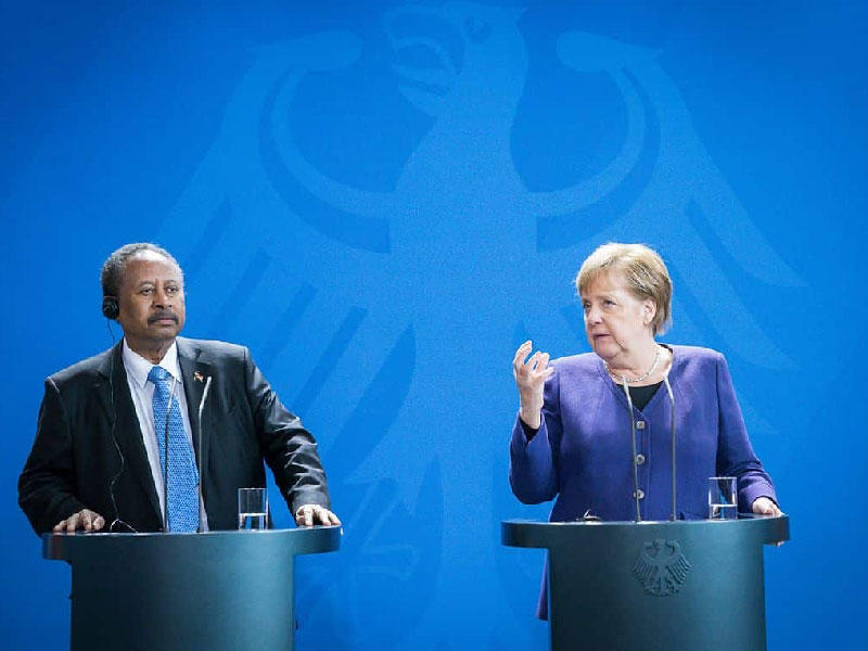 المستشارة الألمانية أنجيلا ميركل و رئيس الوزراء السوداني عبدالله حمدوك