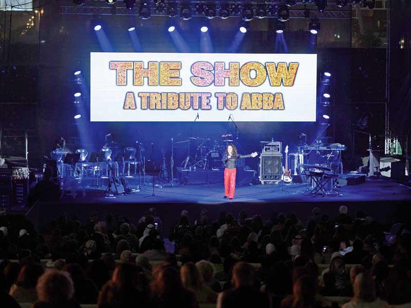 بداية عروض الفرقة