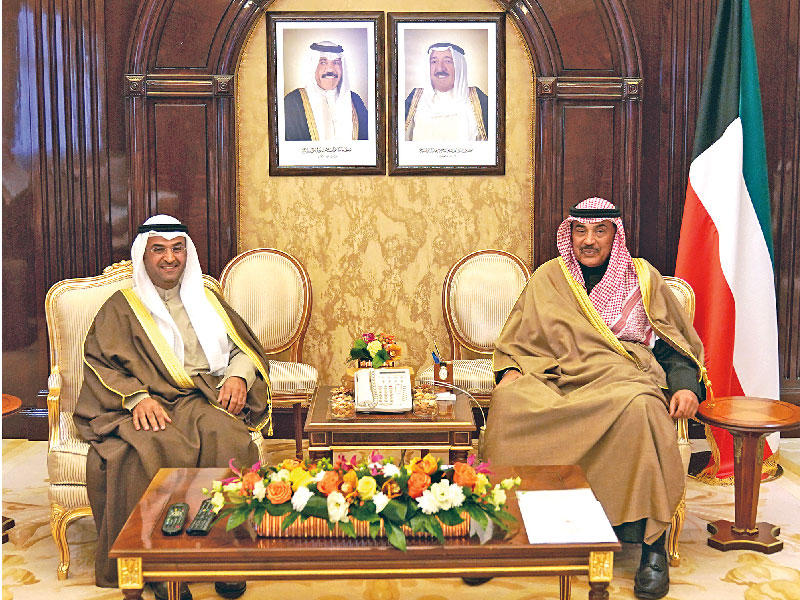  رئيس مجلس الوزراء سمو الشيخ صباح الخالد مستقبلاً الأمين العام لمجلس التعاون لدول الخليج العربية د. نايف الحجرف أمس