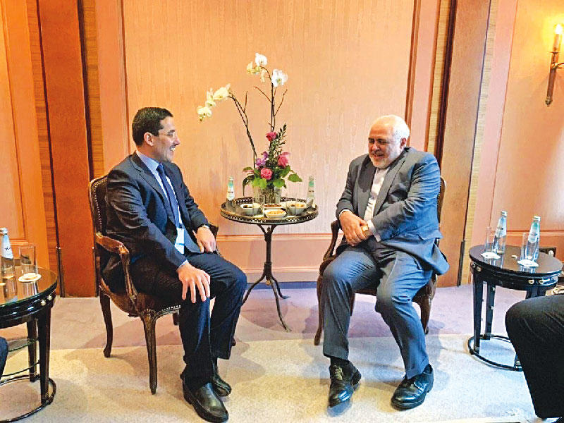 وزير الخارجية أحمد الناصر خلال لقائه نظيره الإيراني في ميونيخ