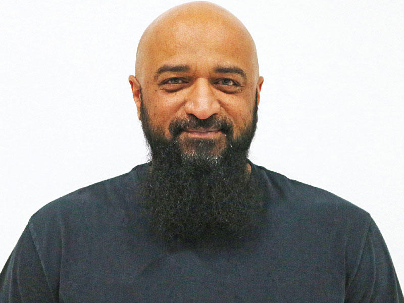  الأستاذ المساعد بكلية الإدارة والاقتصاد في الجامعة الأميركية بالكويت د. خالد عدنان