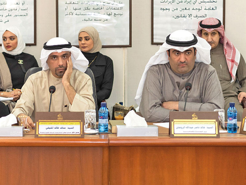  وزير التجارة والصناعة خالد الروضان خلال اجتماع  لجنة الميزانيات والحساب الختامي 