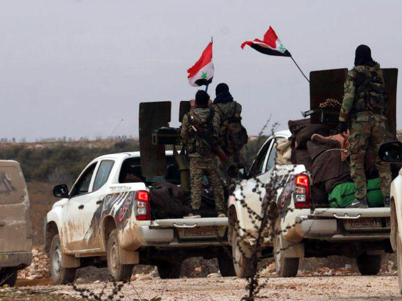 جنود الجيش السوري في محافظة حلب الغربية ، سوريا