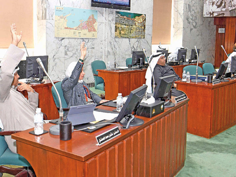 جانب من جلسة «البلدي» أمس 