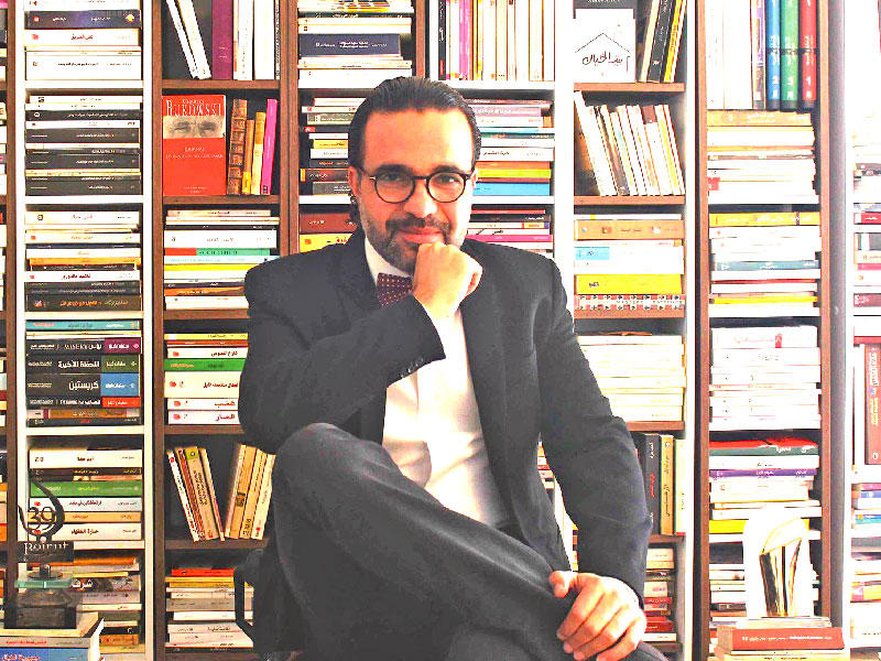 الروائي التونسي كمال الرياحي