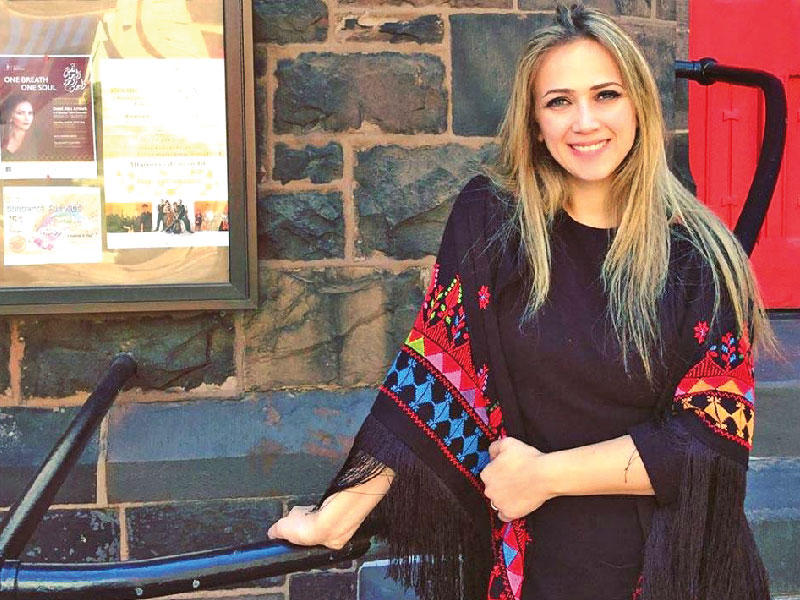 المغنية الفلسطينية دلال أبو آمنة