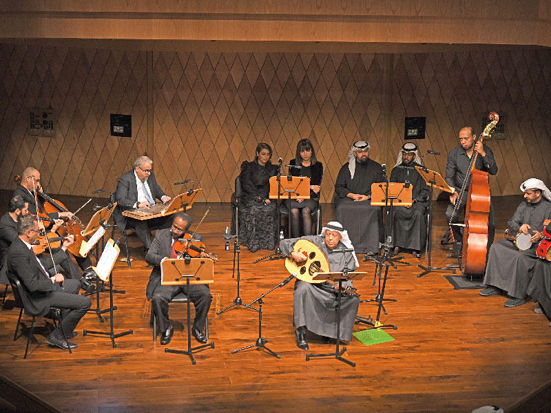 سليمان الملا مع فرقته الموسيقيةn