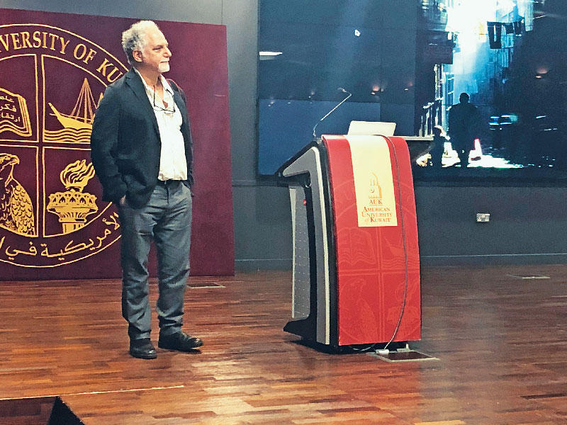 المصور الصحافي ومنتج الافلام الوثائقية جورج عازار متحدثا