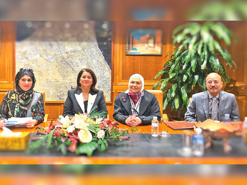 وزيرة الأشغال العامة وزيرة الدولة لشؤون الإسكان د. رنا الفارس عقب توقيع اتفاقية تأهيل طرق كبد