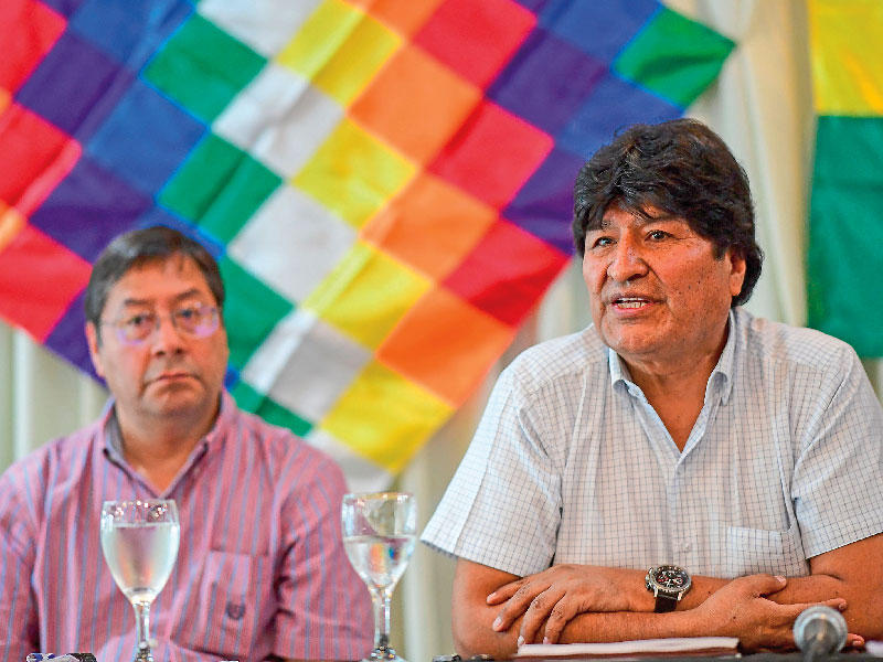 الحكومة الانتقالية البوليفية تكرم شرطيين تمرّدوا على موراليس