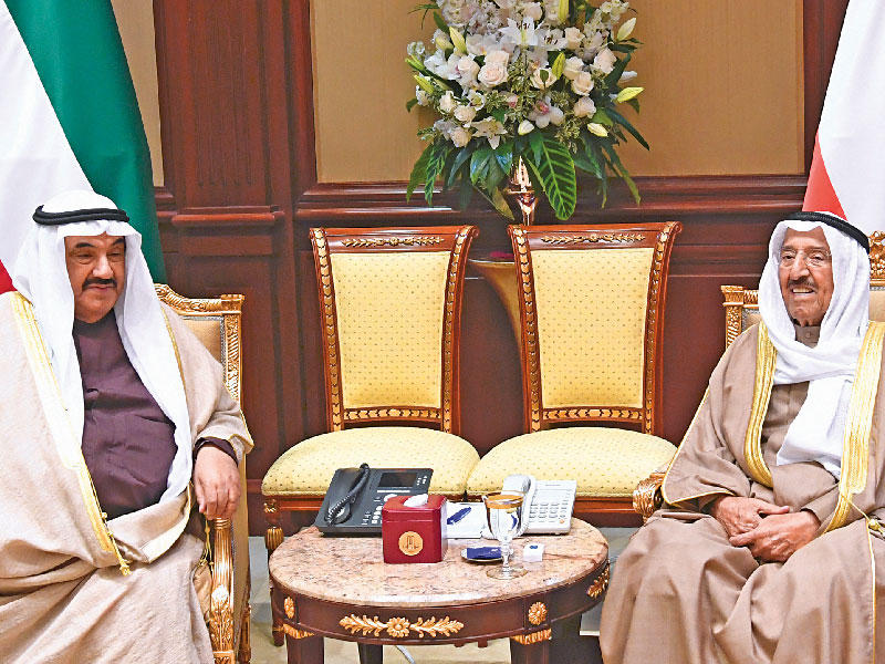  صاحب السمو أمير البلاد الشيخ صباح الأحمد مستقبلاً سمو الشيخ ناصر المحمد أمس