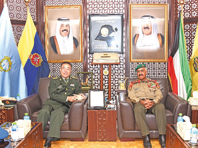  رئيس الأركان العامة للجيش الفريق الركن محمد الخضر مستقبلاً الملحق العسكري الصيني