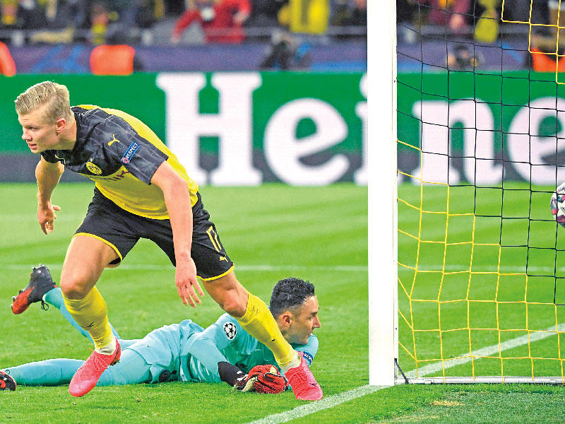 هالاند يسجل الهدف الأول في مرمى سان جرمان