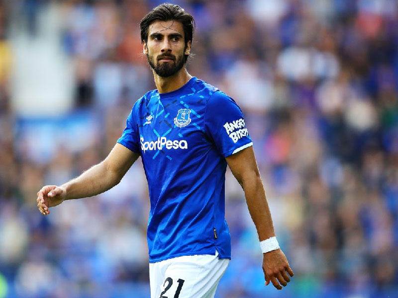  لاعب الوسط لنادي ايفرتون أندريه غوميز