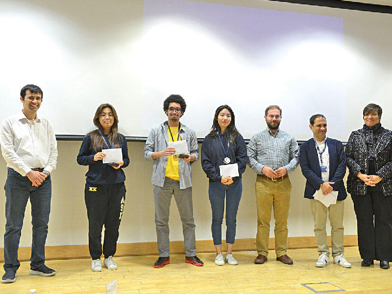  صورة جماعية لتكريم الفائزين في مسابقة الرياضيات السنوية السادسة لطلبة الثانوية