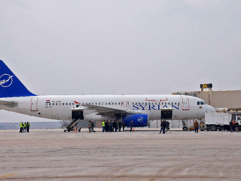 وصول طائرة الخطوط الجوية السورية في مطار النيرب في حلب