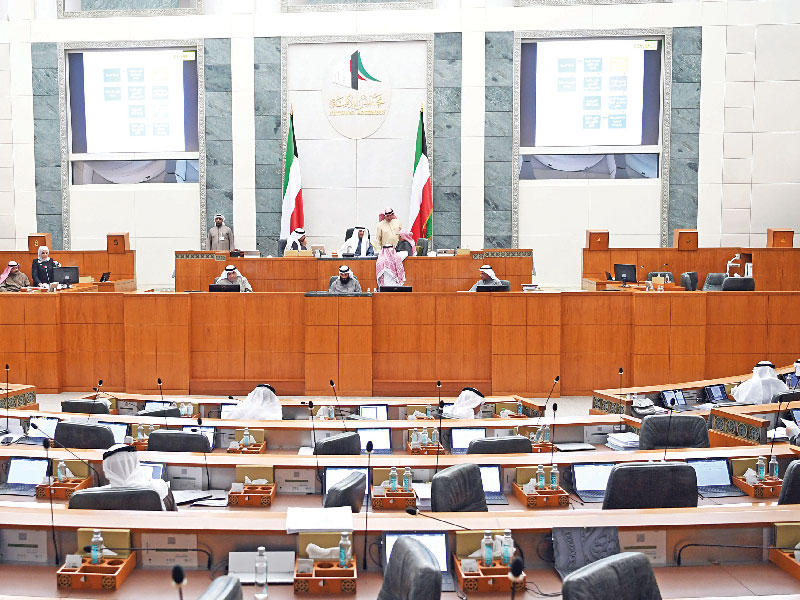 جانب من جلسة أمس (تصوير عبدالله الخلف)