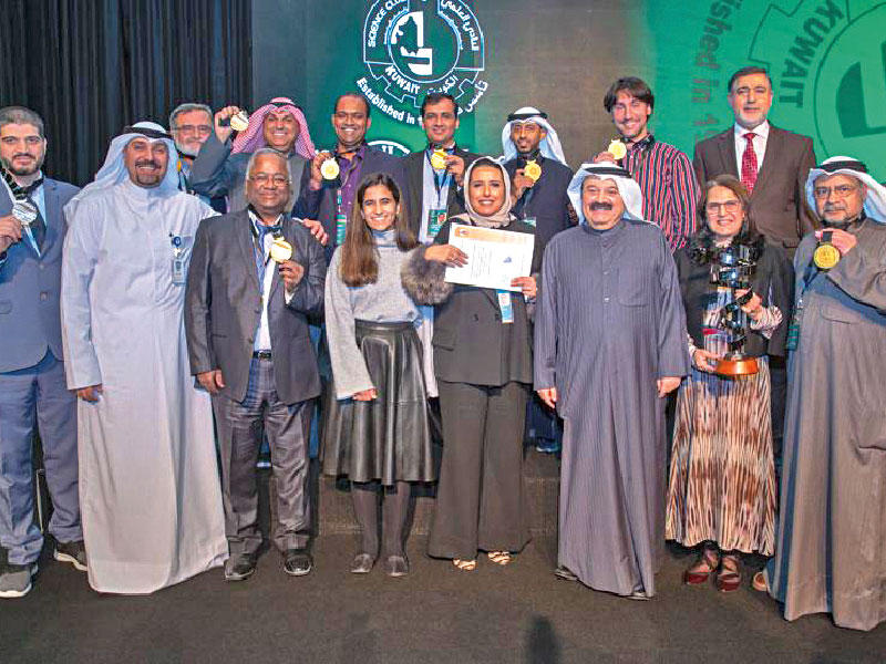 صورة جماعية للفائزين