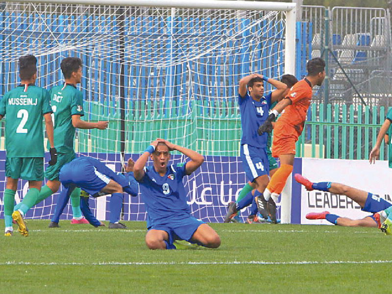 أزرق الشباب فقد فرصة المنافسة