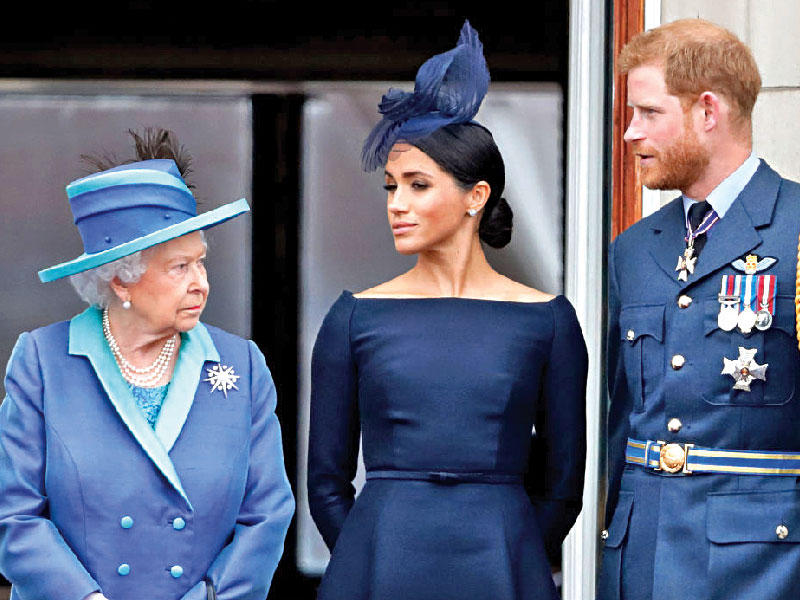 ملكة المملكة المتحدة تبحث نزع «الملكي» عن هاري