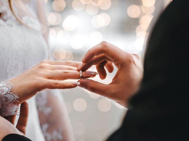 فتوى لإجبار الغني على الزواج بالفقيرة!