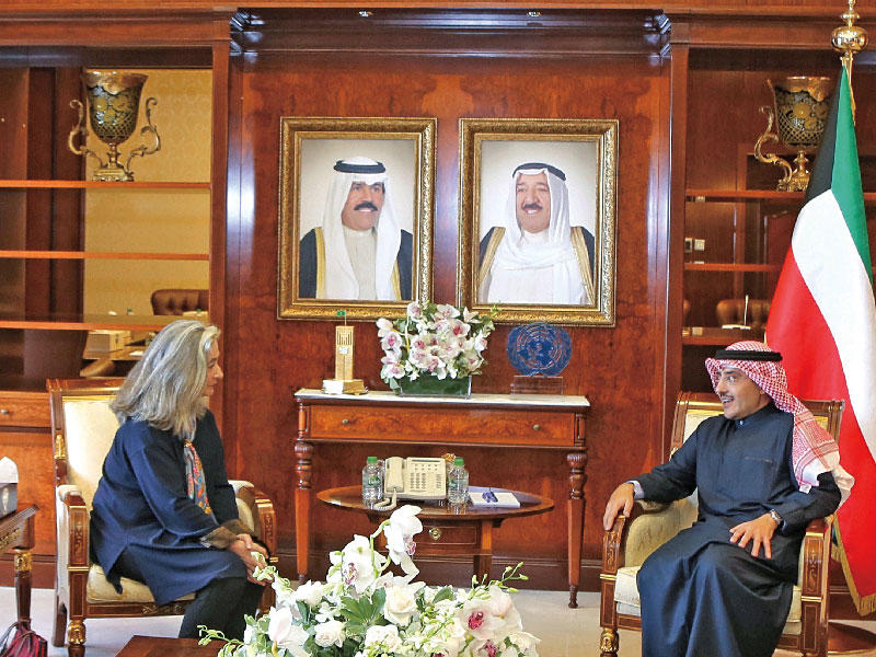 وزير الخارجية الشيخ د. أحمد الناصر مستقبلاً سفيرة فرنسا أمس