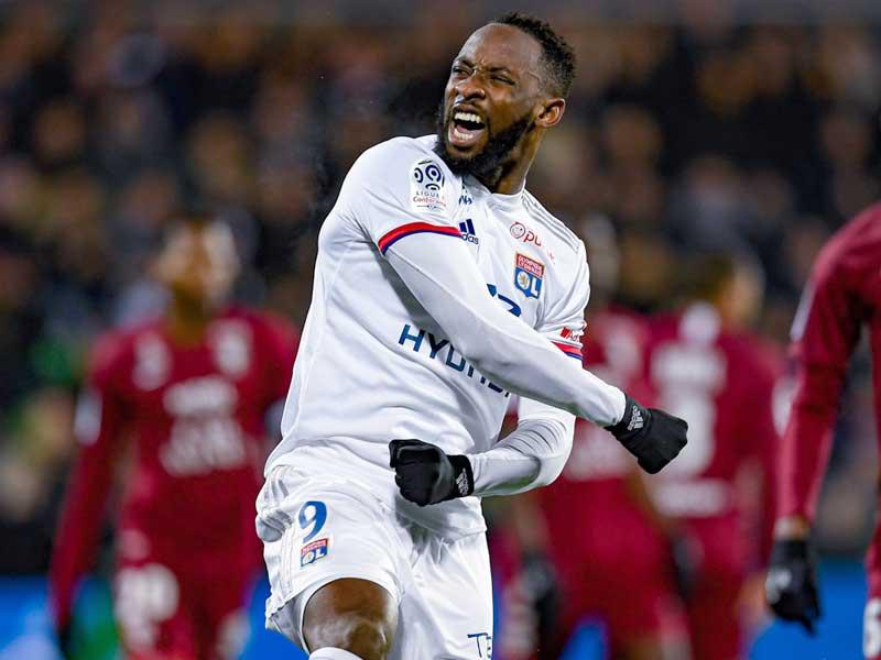 ديمبلي محتفلا بعودة ليون الى سكة الانتصارات