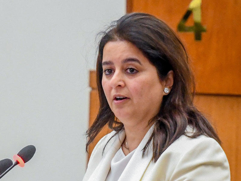 وزيرة الأشغال وزيرة الدولة لشؤون الإسكان، د. رنا الفارس