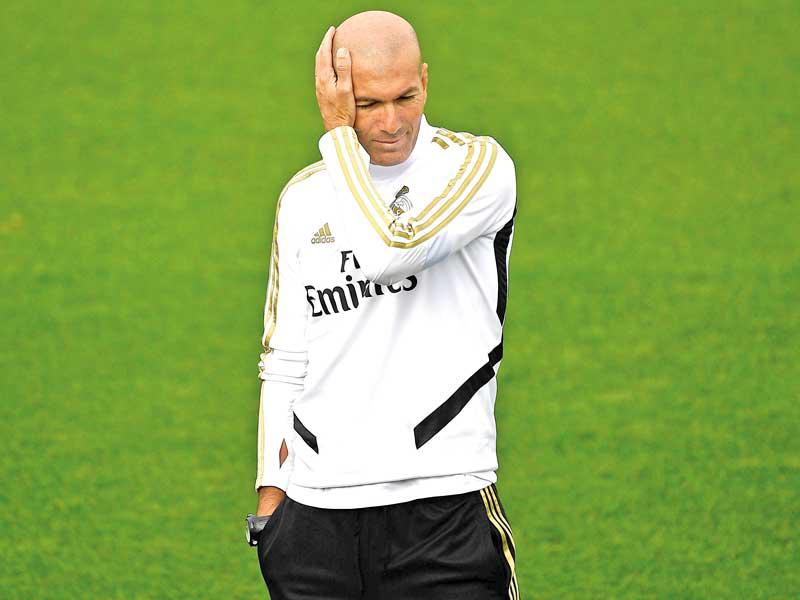 المدير الفني لفريق ريال مدريد زين الدين زيدان