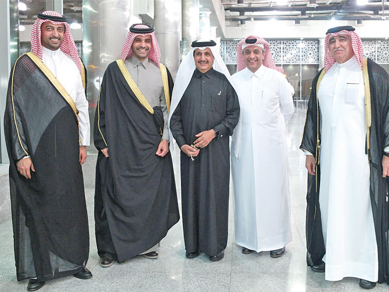 لقطة جماعية مع محمد بن عبدالله آل ثاني والدكتور حمد النعيمي