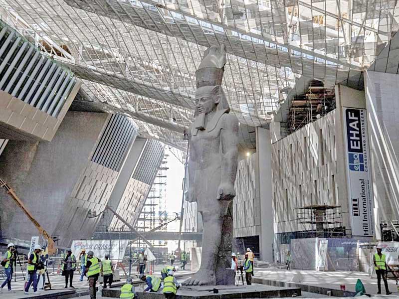 أعمال الإنشاءات تتواصل في المتحف المصري الكبير