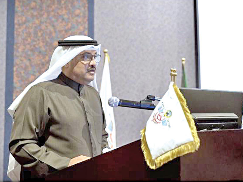  المدير العام للإدارة العامة للجمارك المستشار جمال الجلاوي متحدثاً في ورشة عمل