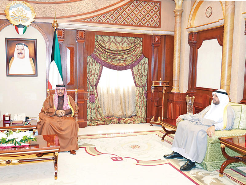 سمو ولي العهد الشيخ نواف الأحمد مستقبلاً نائب رئيس مجلس الوزراء وزير الدفاع الشيخ أحمد المنصور أمس