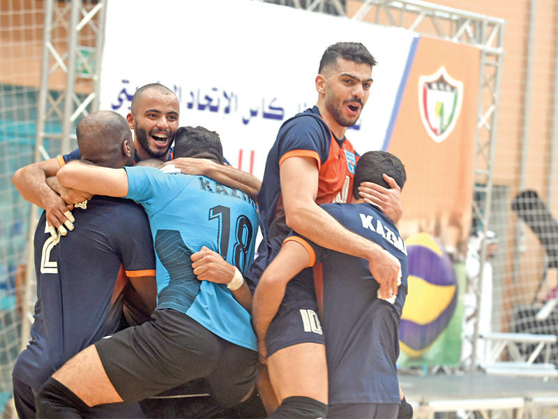 لاعبو فريق كاظمة لكرة الطائرة (أرشيف)