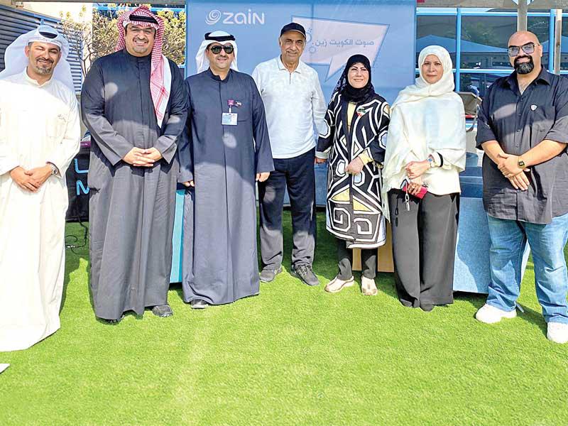 الروضان تتوسط الصالح ويعقوب والعبدالجليل والخشتي ومذيعي مارينا FM خلال الحفل